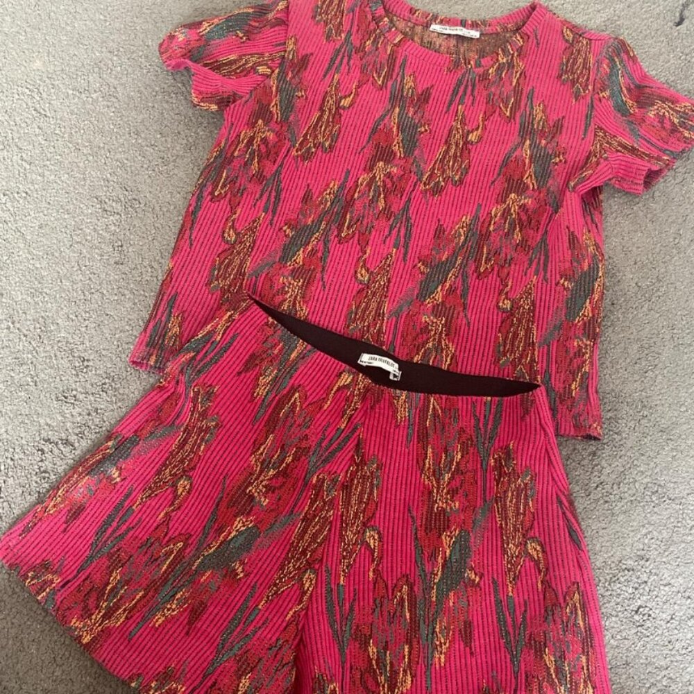 Zara Trafaluc Pink Ribbed Crop Top & Shorts Set – Trendy & Comfy Matching Outfit